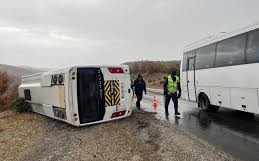 Türkiyədə məktəb avtobusu aşdı